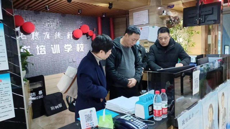 线下课程则具有以下特点：